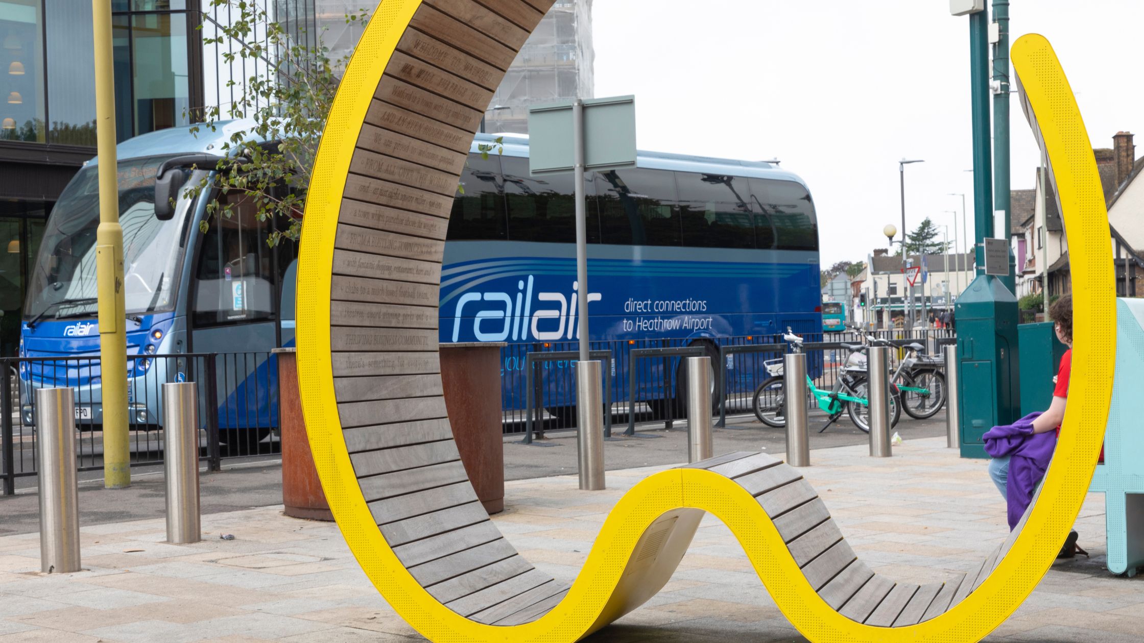 Image of RailAir service 3 outside of Watford Junction station, travelling from Watford to Heathrow